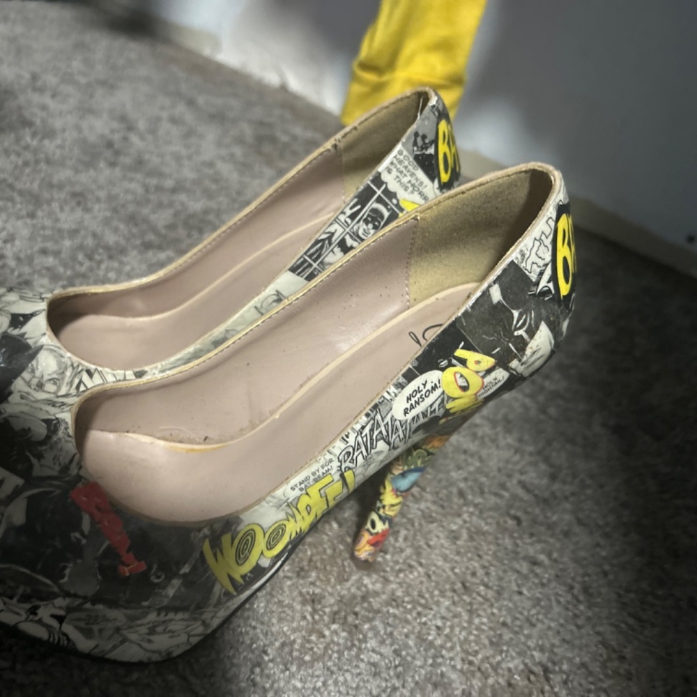 Custom comic heels - Picture 2 of 2